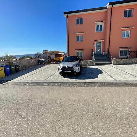 Family Village Apartment Vrh  Exterior photo